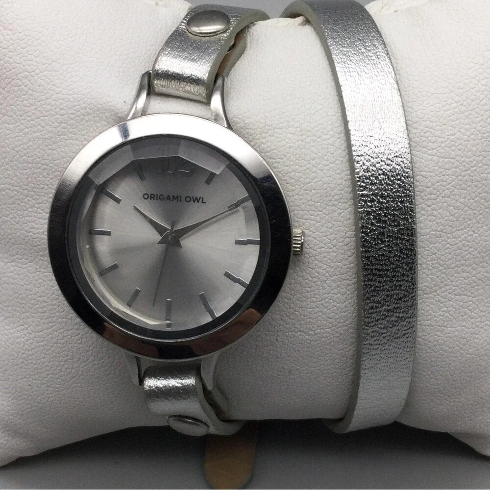 Origami Owl Womens Watch 31mm Silver Dial Wrap Leather Silver Original Battery